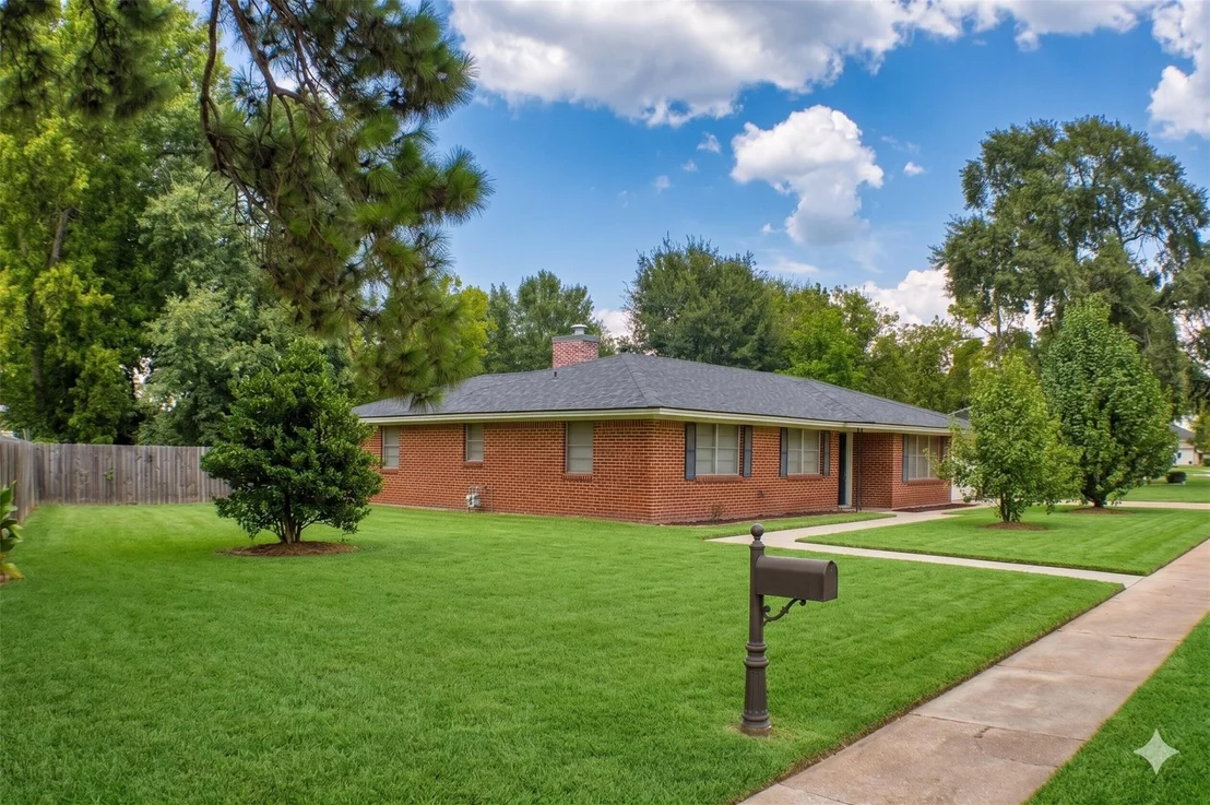 Photo of 202 Rose Marie Boulevard