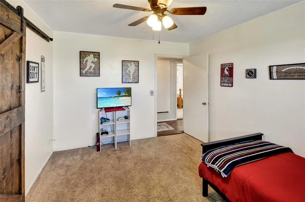 Photo of 807 Ridgelea Drive