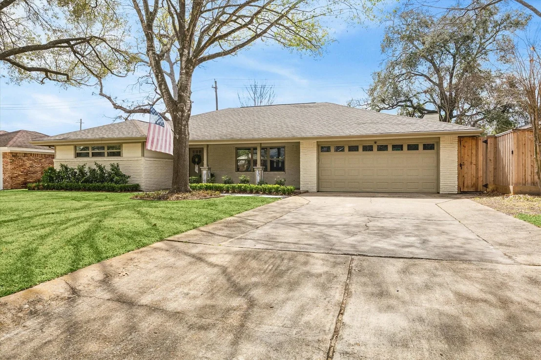 Photo of 9829 Pine Lake Drive