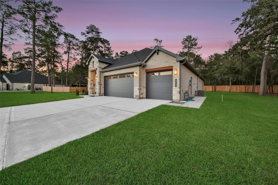 Photo of 352 Louvenia Court