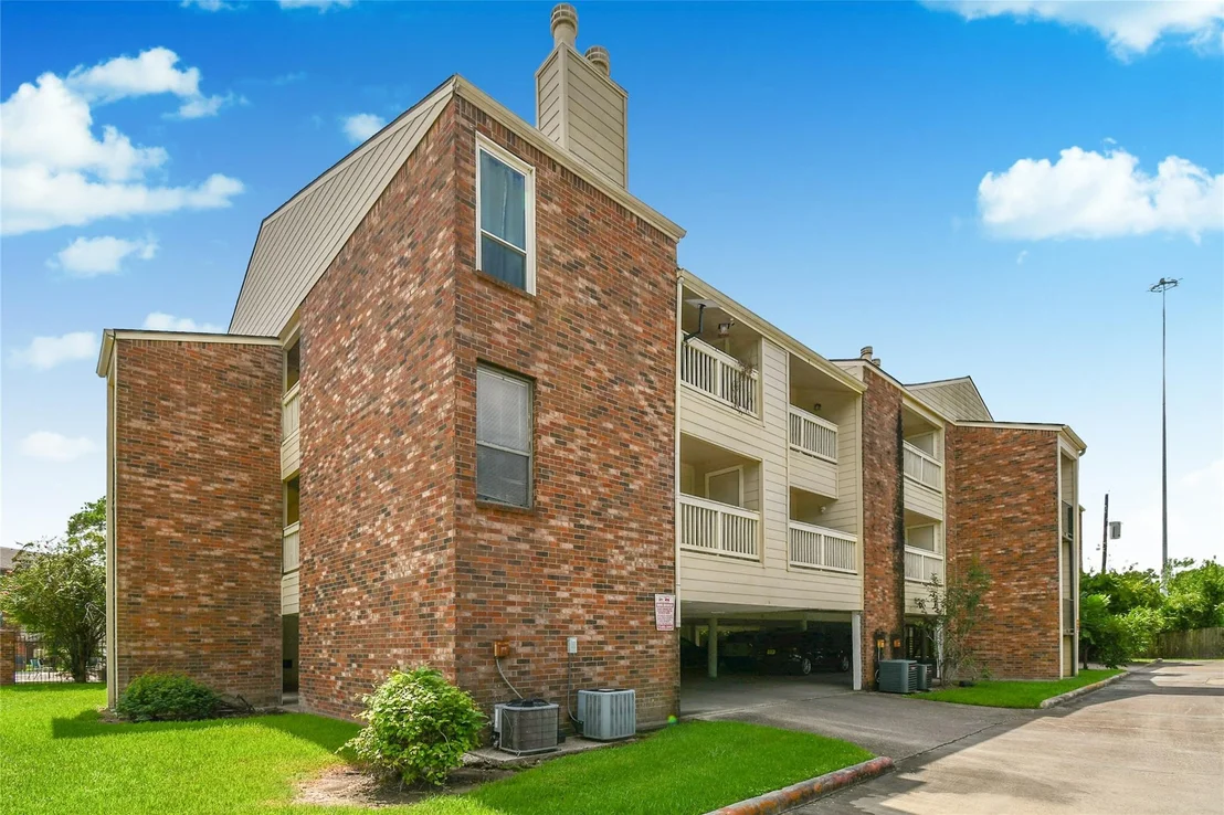 Photo of Unit 14A at 2501 Gulf Freeway