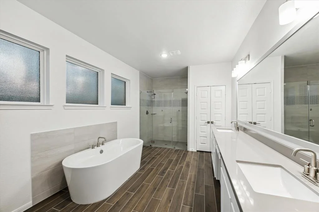Photo of 4033 Edgewater Terrace Lane