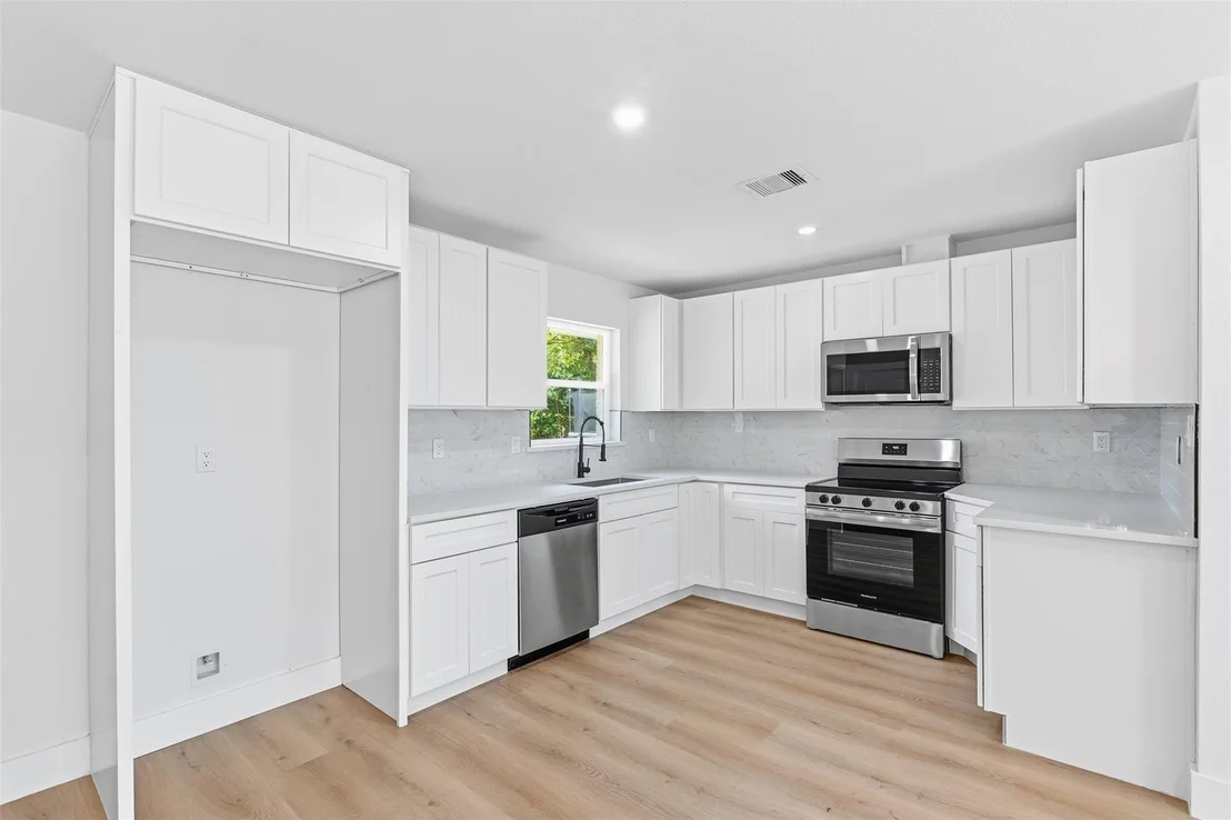 Photo of 3017 Cedarcrest Drive