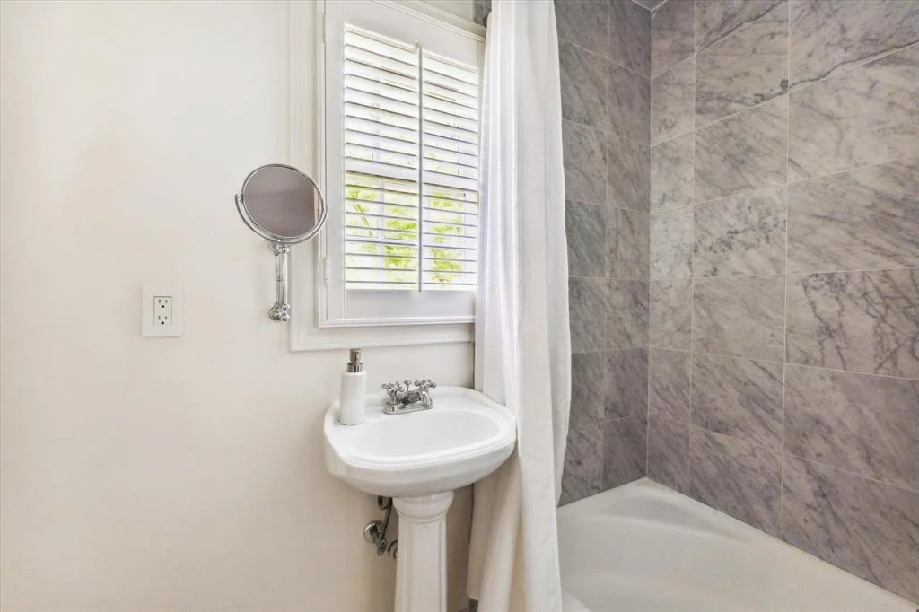 Photo of 2911 Sunset Boulevard