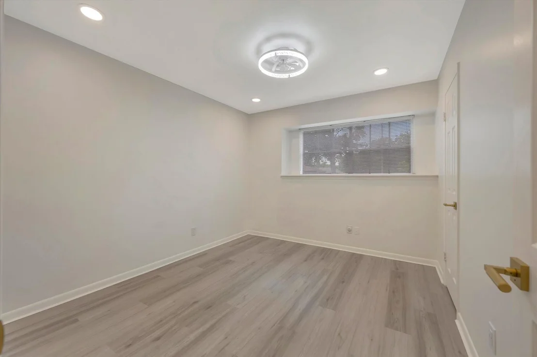 Photo of 910 Beachcomber Lane
