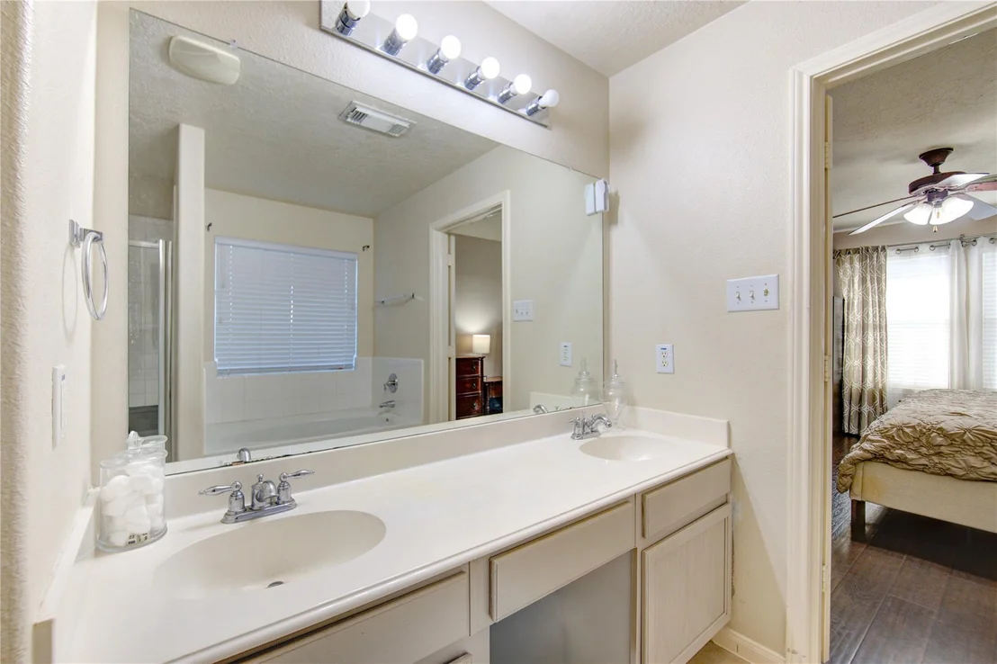 Photo of 10202 Middleglen Lane