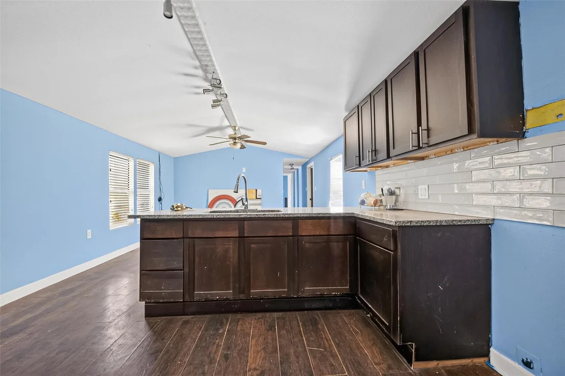Photo of 1289 Road 5100