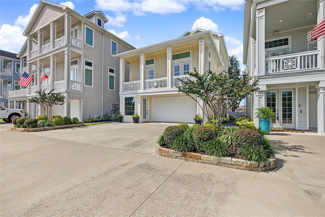 Photo of 2172 Marina Way
