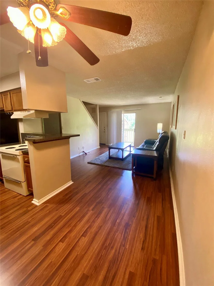 Photo of Unit 256D at 2501 Gulf Freeway