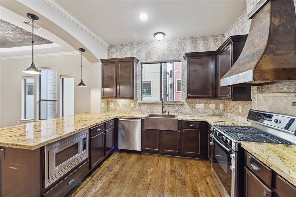 Photo of 2304 Couch Street