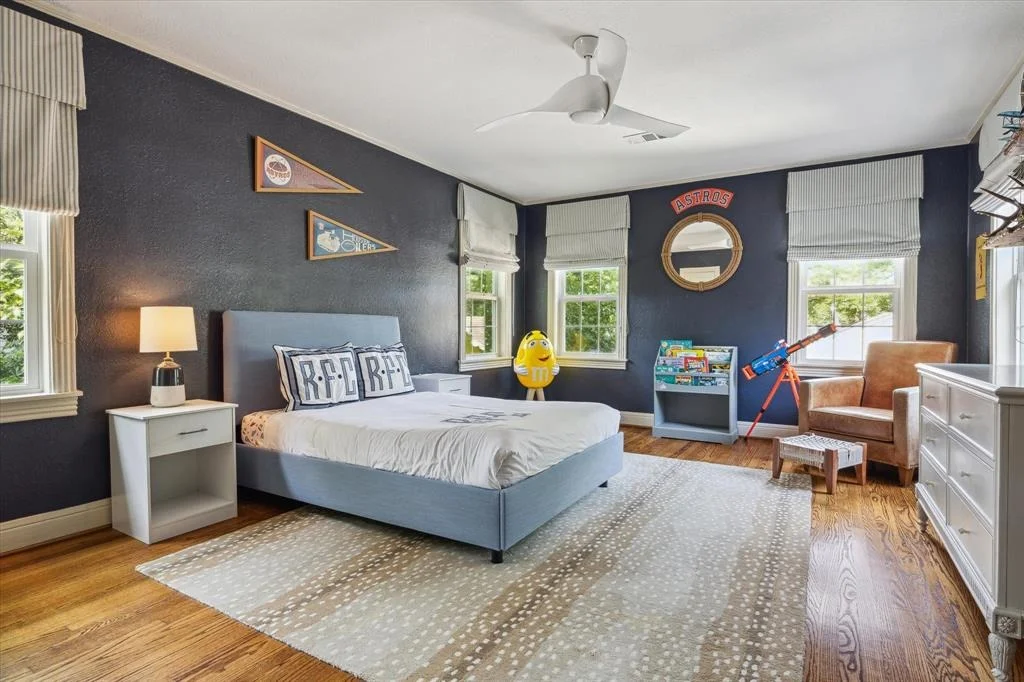 Photo of 2618 Sunset Boulevard