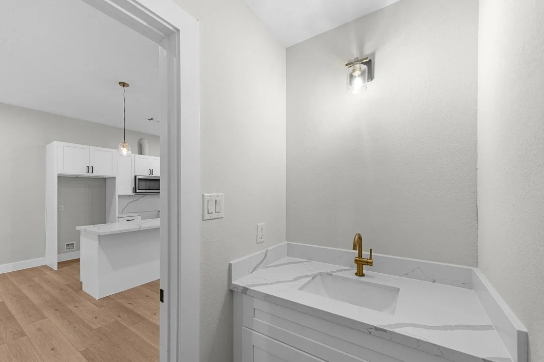 Photo of 2347 Knoblock