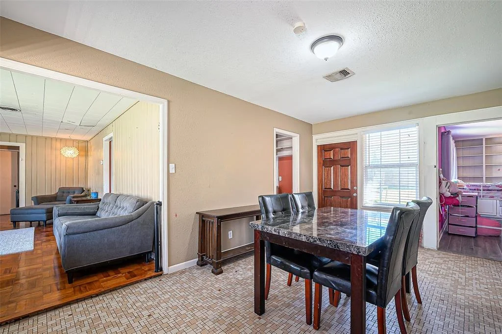Photo of 230 Grammar Road