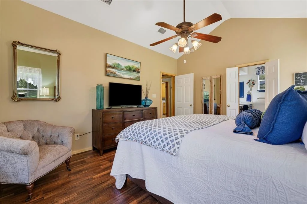 Photo of 120 Lake Oaks Boulevard