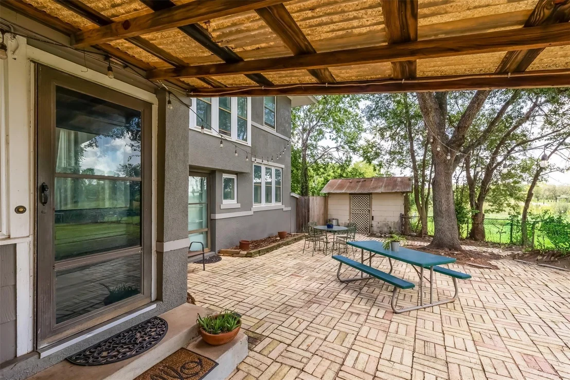 Photo of 1004 Mitchell Street