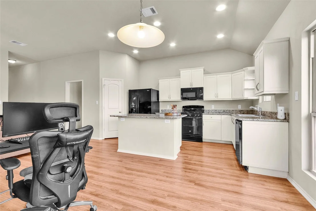 Photo of 704 Mockingbird Street