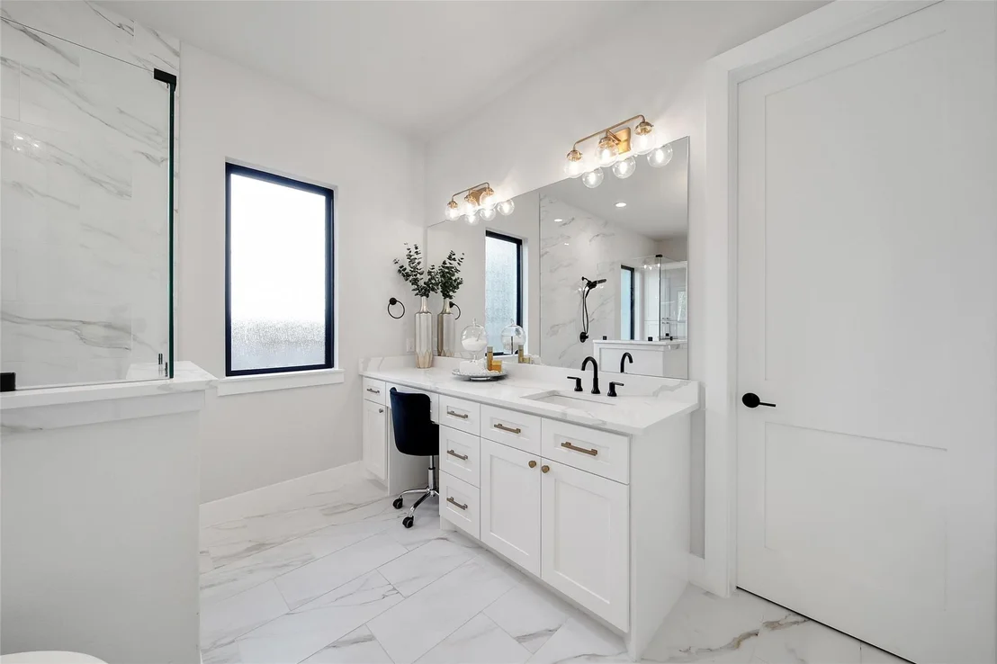 Photo of 16011 Bonjour Boulevard