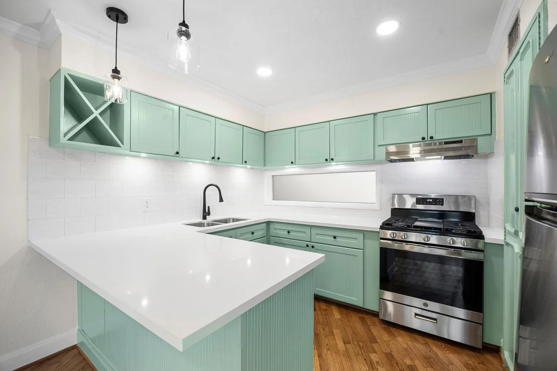 Photo of Unit 42 at 8211 Katy Freeway