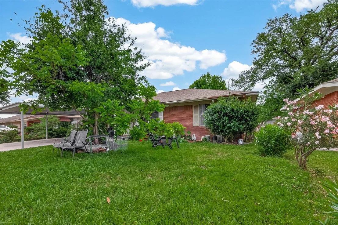 Photo of 2111 Hickory Lane