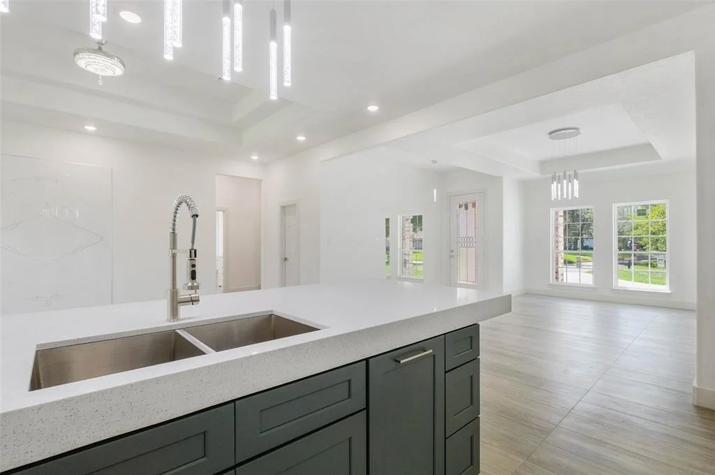 Photo of 2291 Riverside Drive