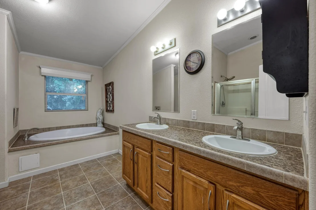 Photo of 17055 Rogers Road