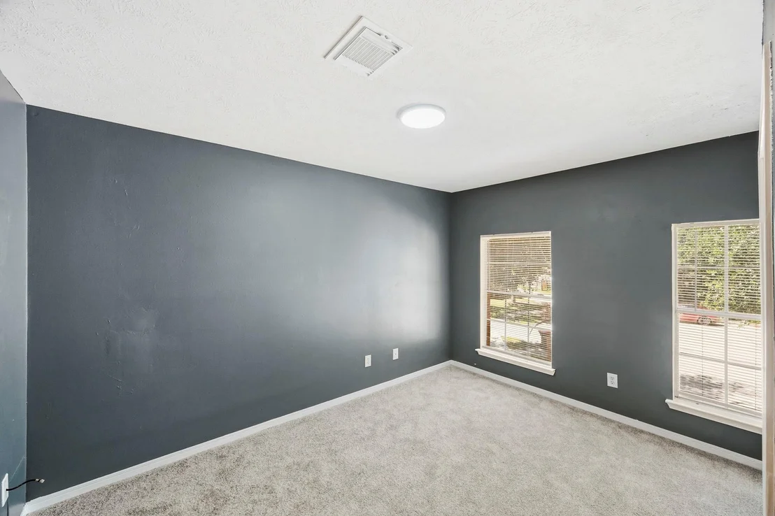 Photo of 215 Crabapple Drive