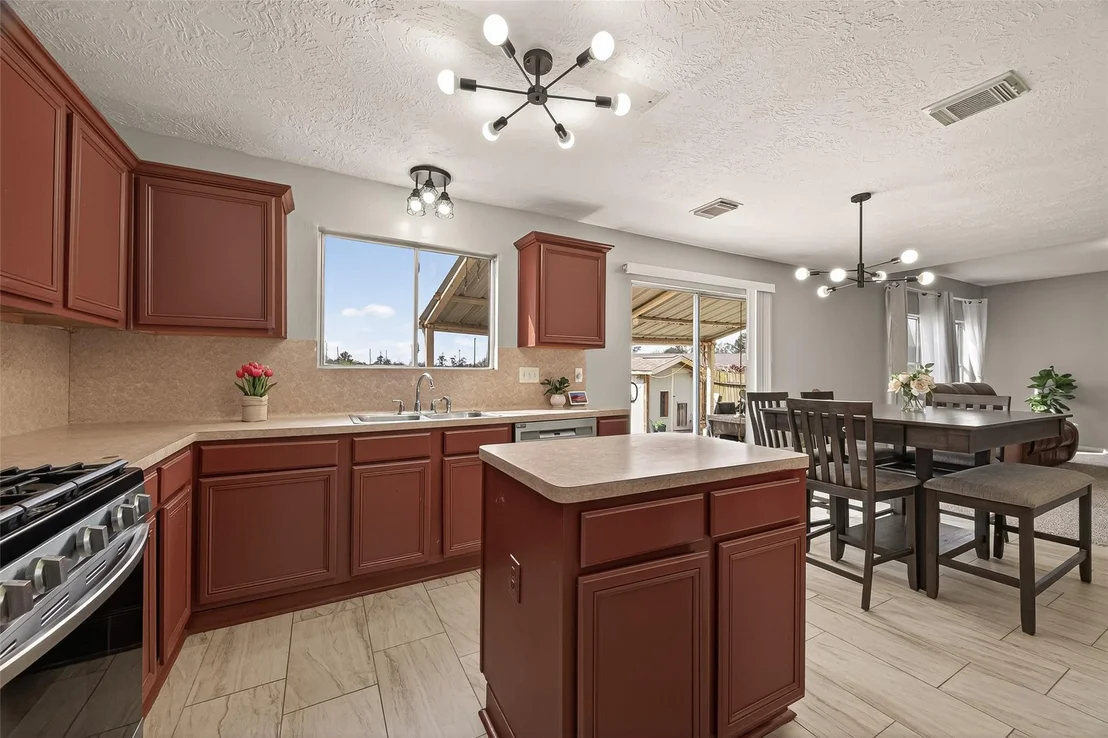 Photo of 579 Rivergrove Drive