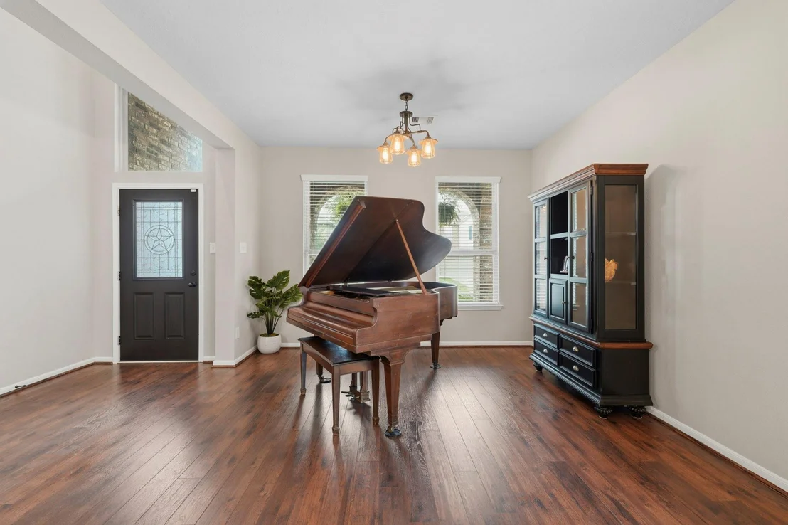 Photo of 6014 Rivergrove Bend Drive