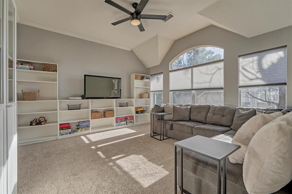 Photo of 86 S Clovergate Circle