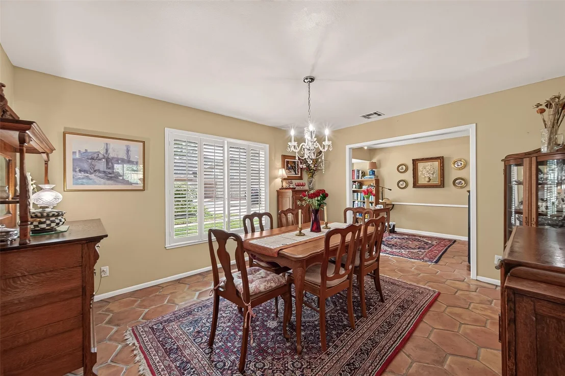Photo of 10062 Warwana Road