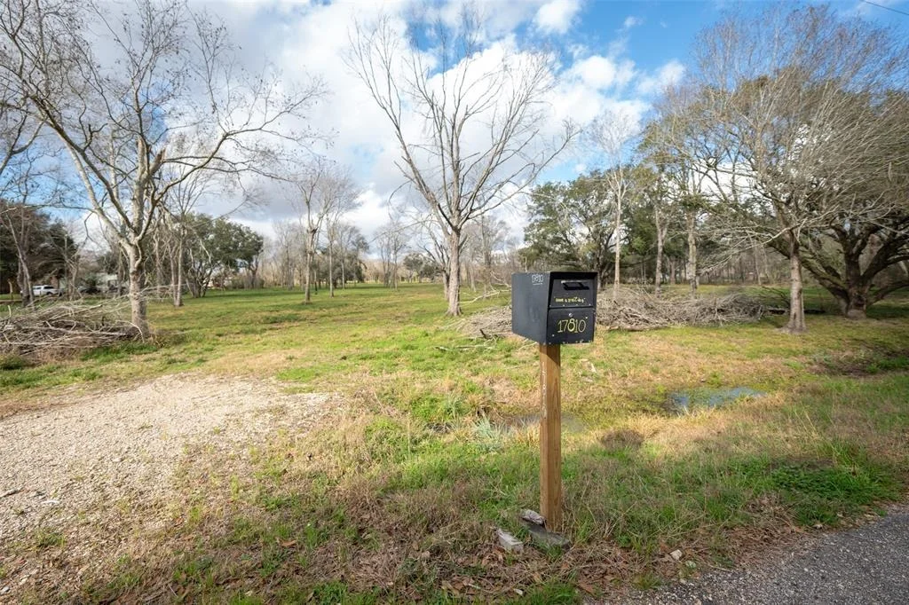 Photo of 17810 Oak Meadow Road