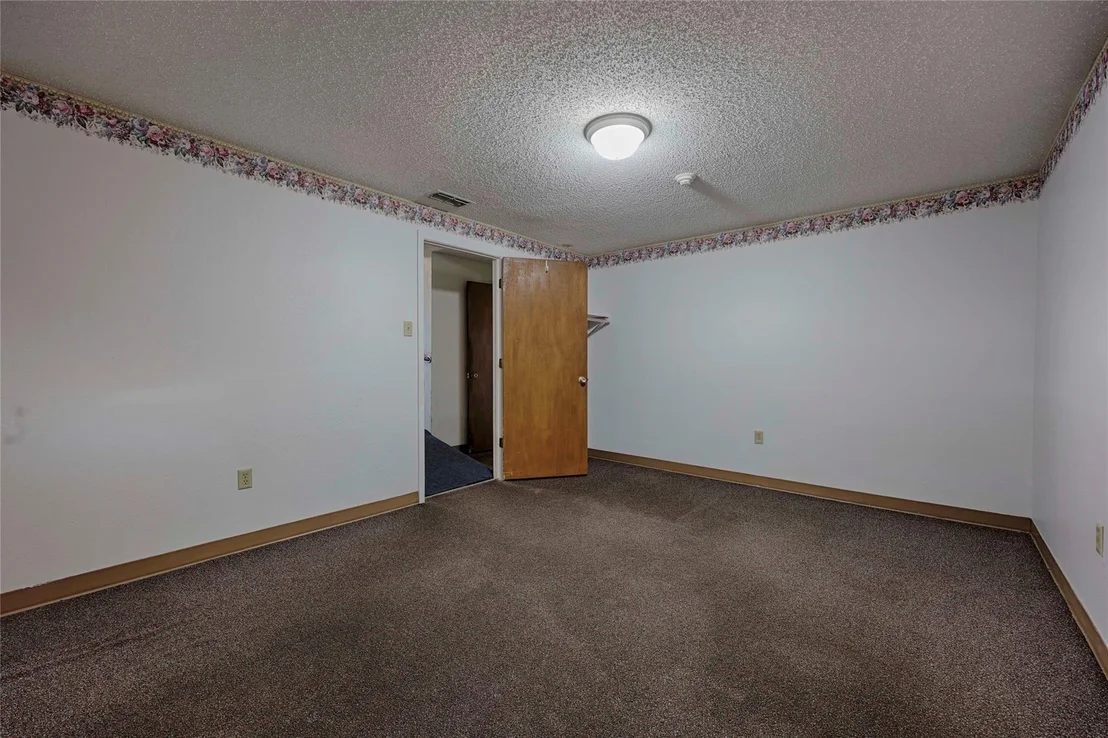 Photo of 122 Ave E