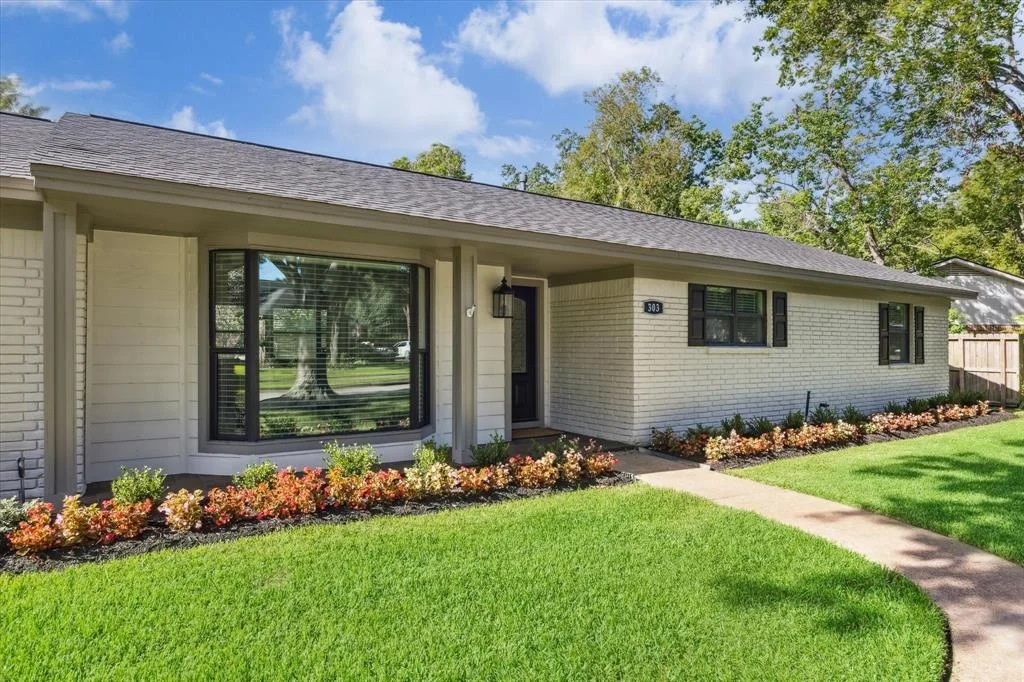 Photo of 303 Bayou View Drive