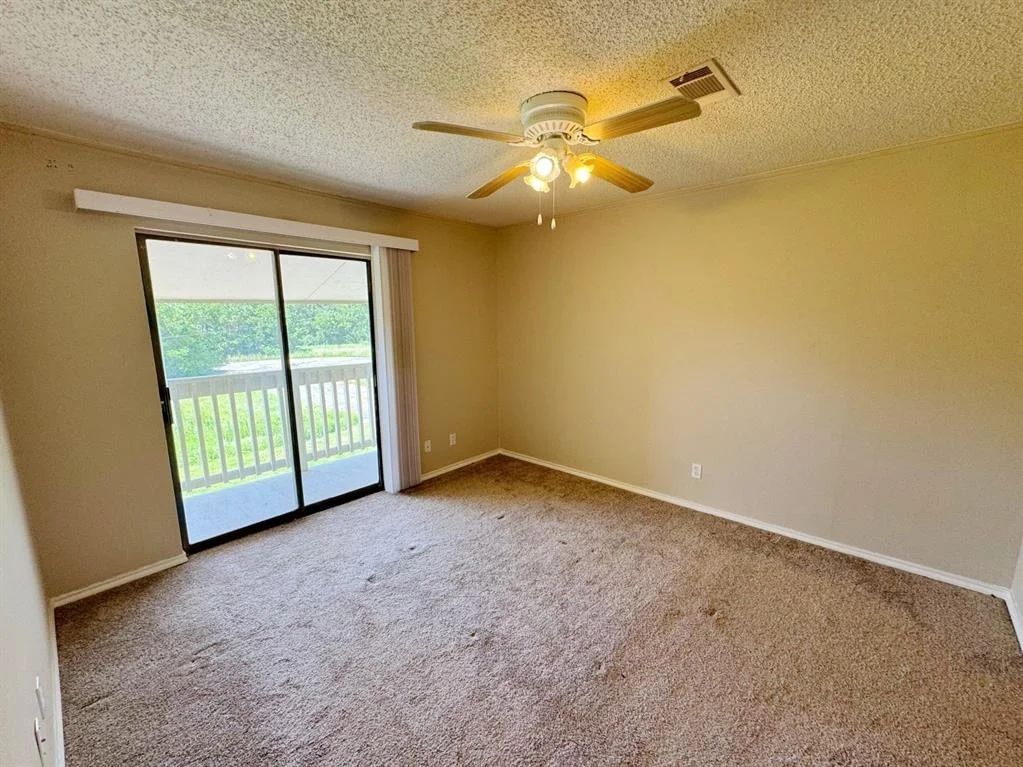 Photo of Unit 12A at 2501 Gulf Freeway