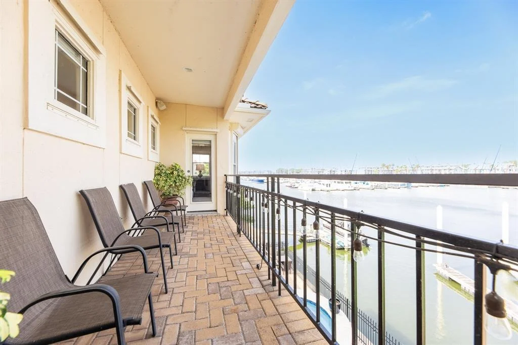 Photo of 305 Harborside Circle