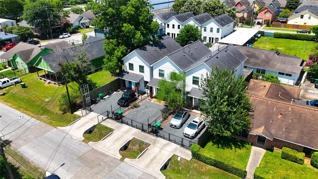Photo of 3227 Airline Drive
