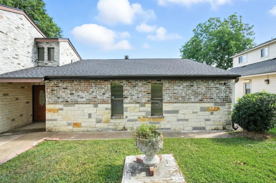 Photo of 1046 Lake View Drive