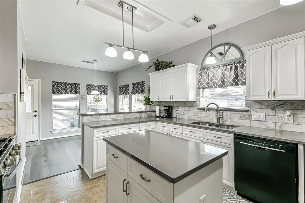 Photo of 4102 Lakepointe Forest Drive