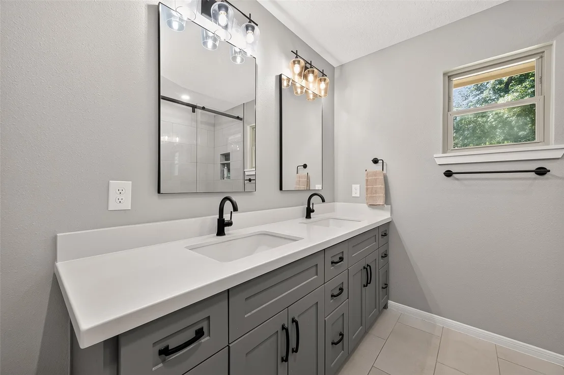 Photo of 7303 Oak Bluff Drive