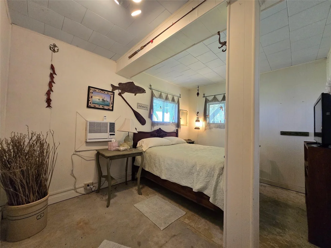Photo of 2182 W Bayshore Drive