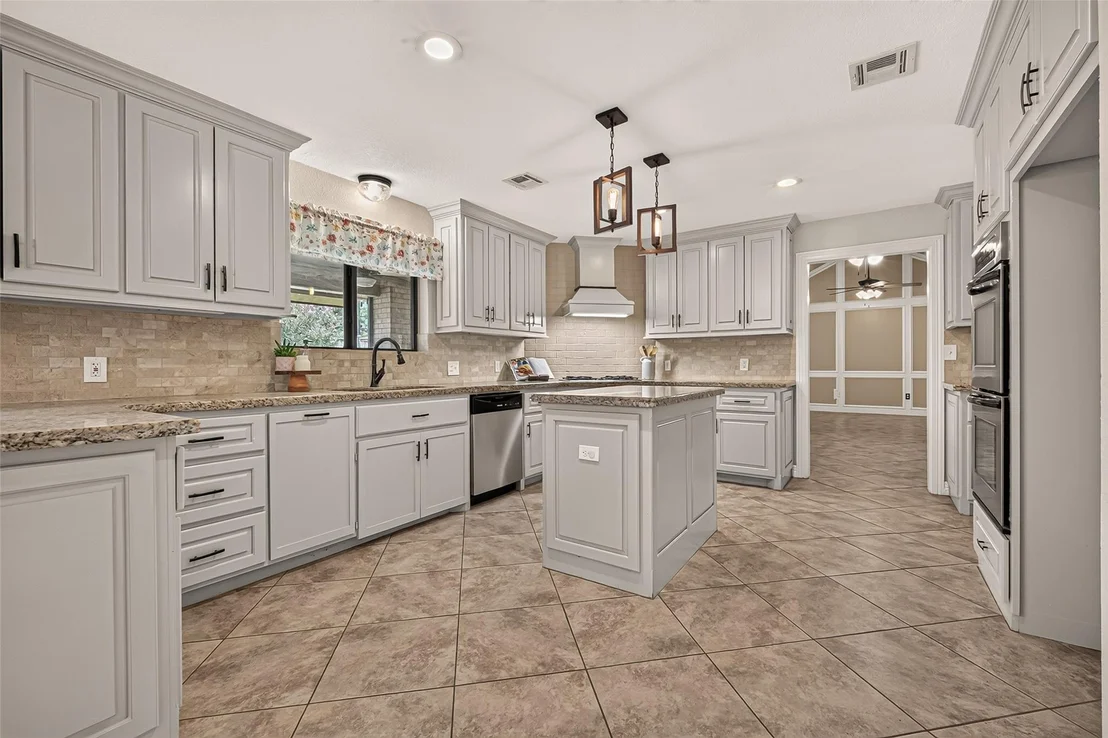 Photo of 1650 White Oak Creek Drive