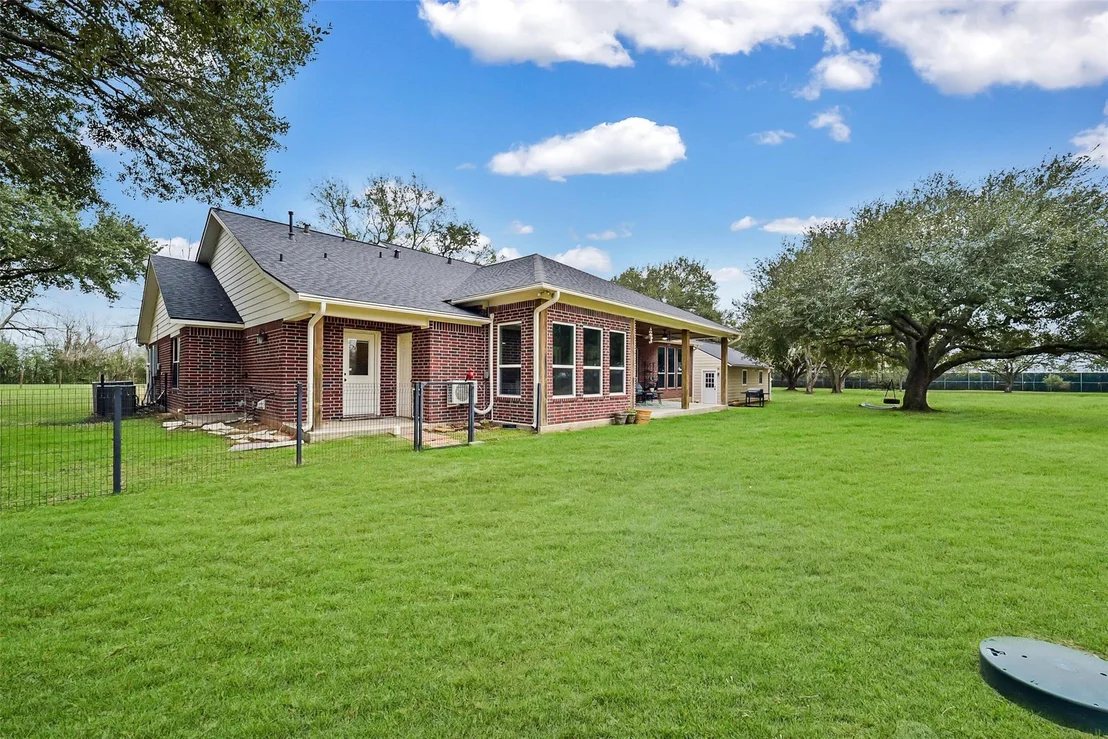 Photo of 19407 Pine Tree Lane