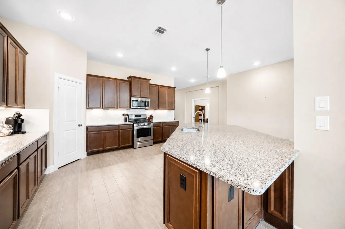 Photo of 6922 Goldstrum Way