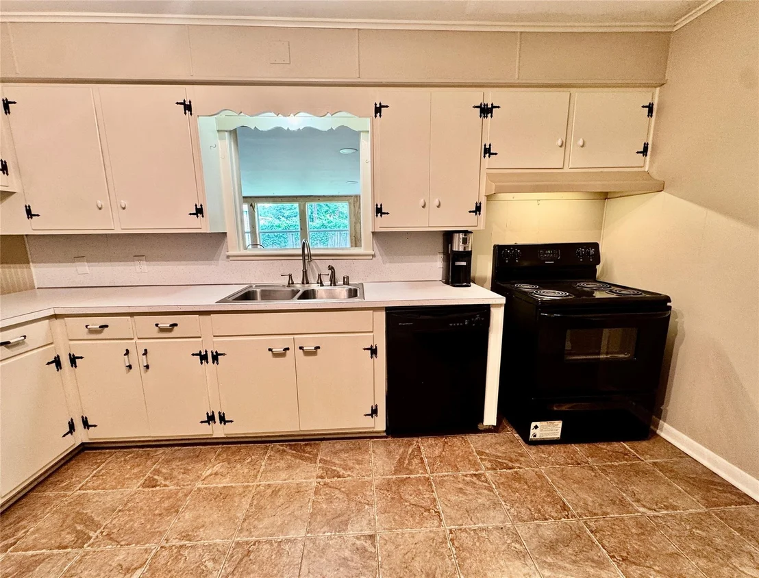 Photo of 5050 Swallow Drive