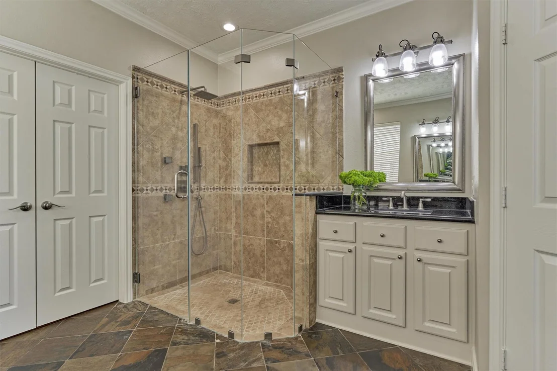 Photo of 170 N Hazelcrest Circle