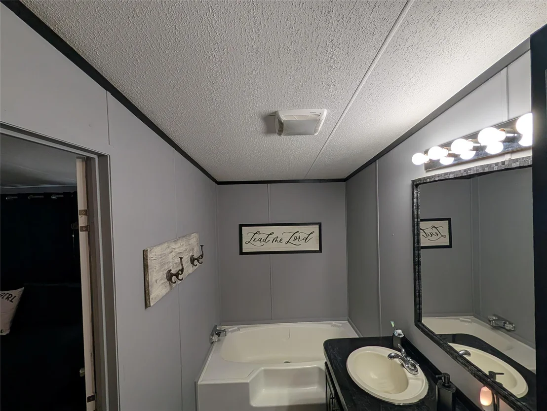 Photo of 346 Lakeside Circle