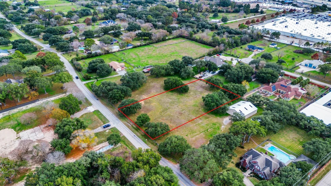 Photo of 17701 Queenslake