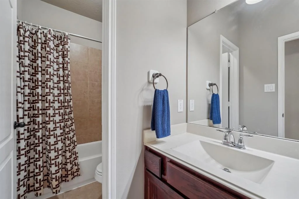 Photo of 2125 Mooncrest Drive