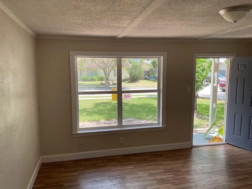 Photo of 815 W 12th Street