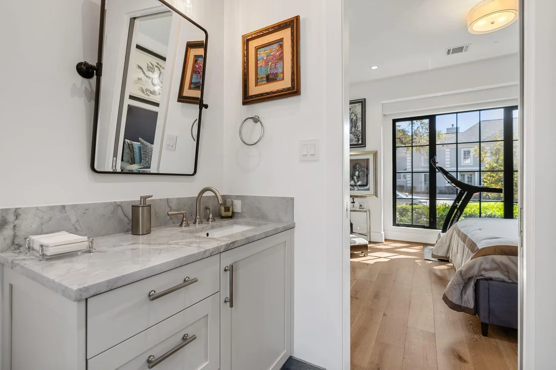 Photo of 2130 Stanmore